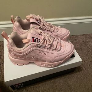 Fila disruptor (pink rose embroidered)